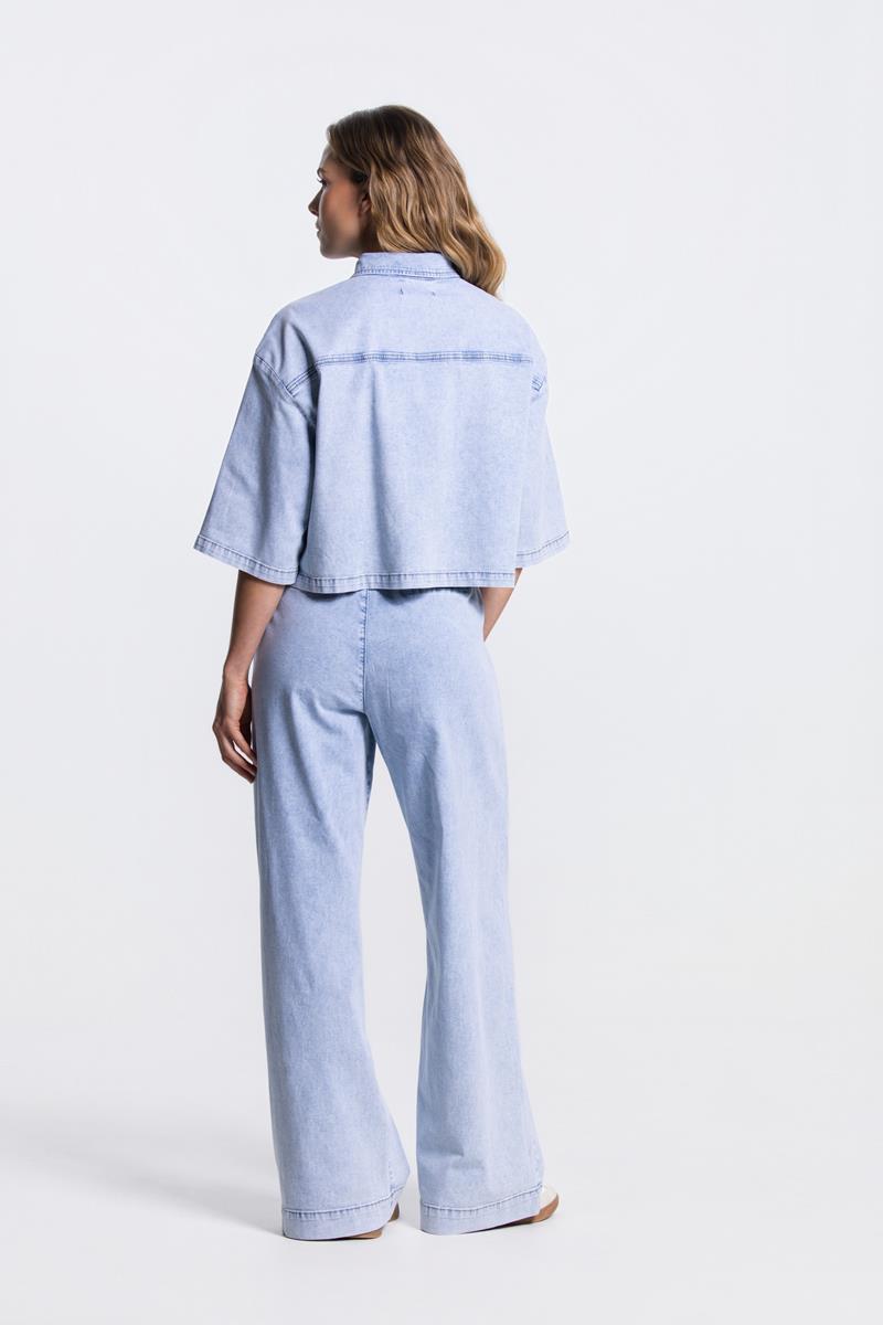 MABEL DENIM BLOUSE IN LICHTBLAUW