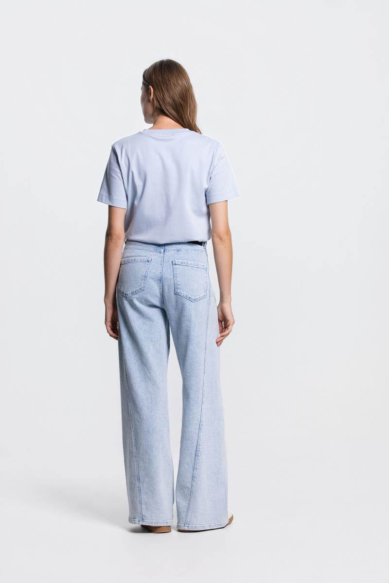 SHANNA AMOUR T-SHIRT IN LICHTBLAUW