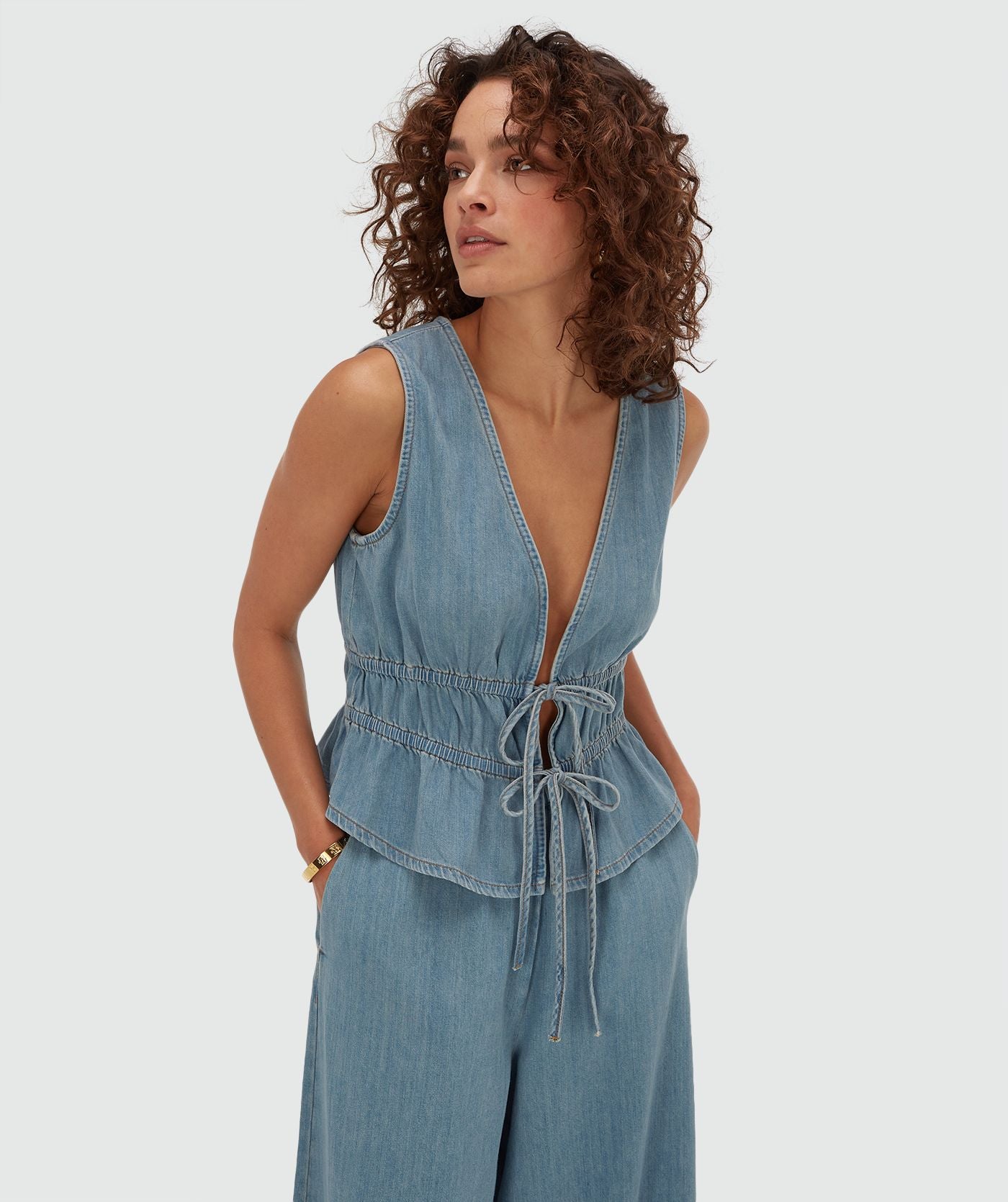 SEA getailleerde top met peplum - mid blue denim