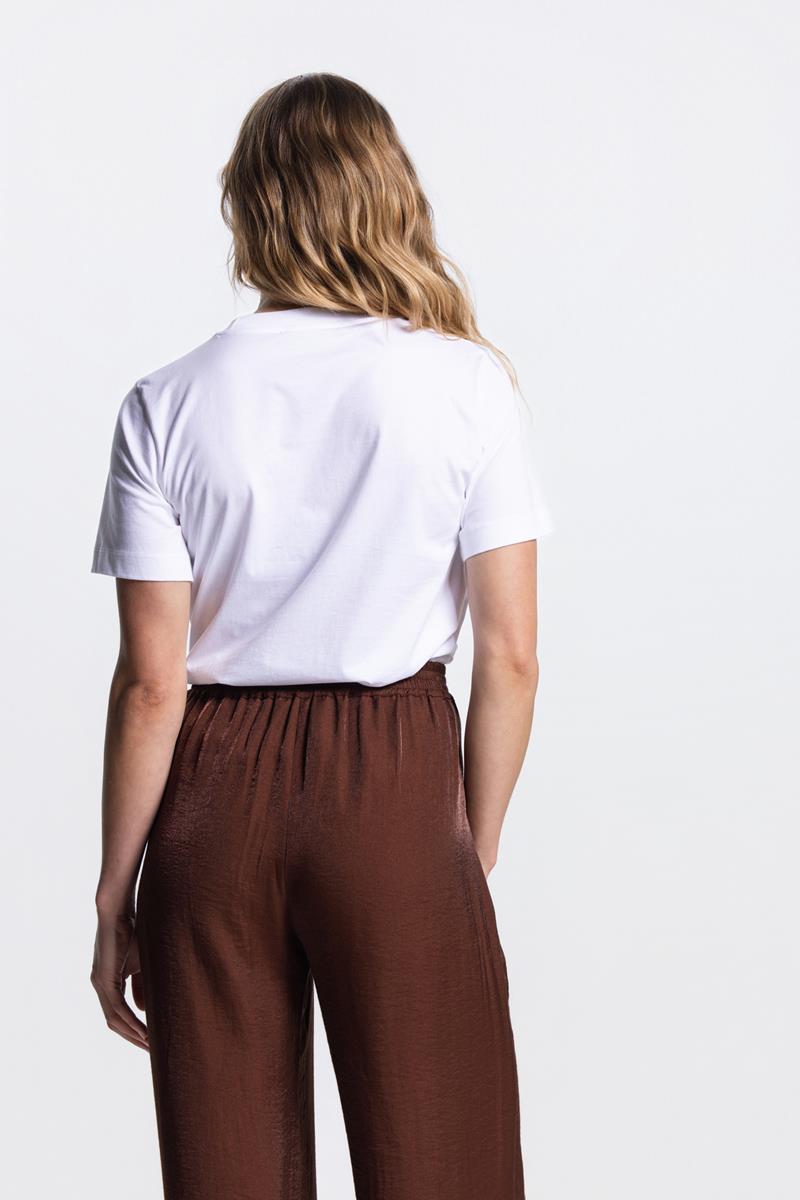 JITTY LOGO T-SHIRT IN WIT