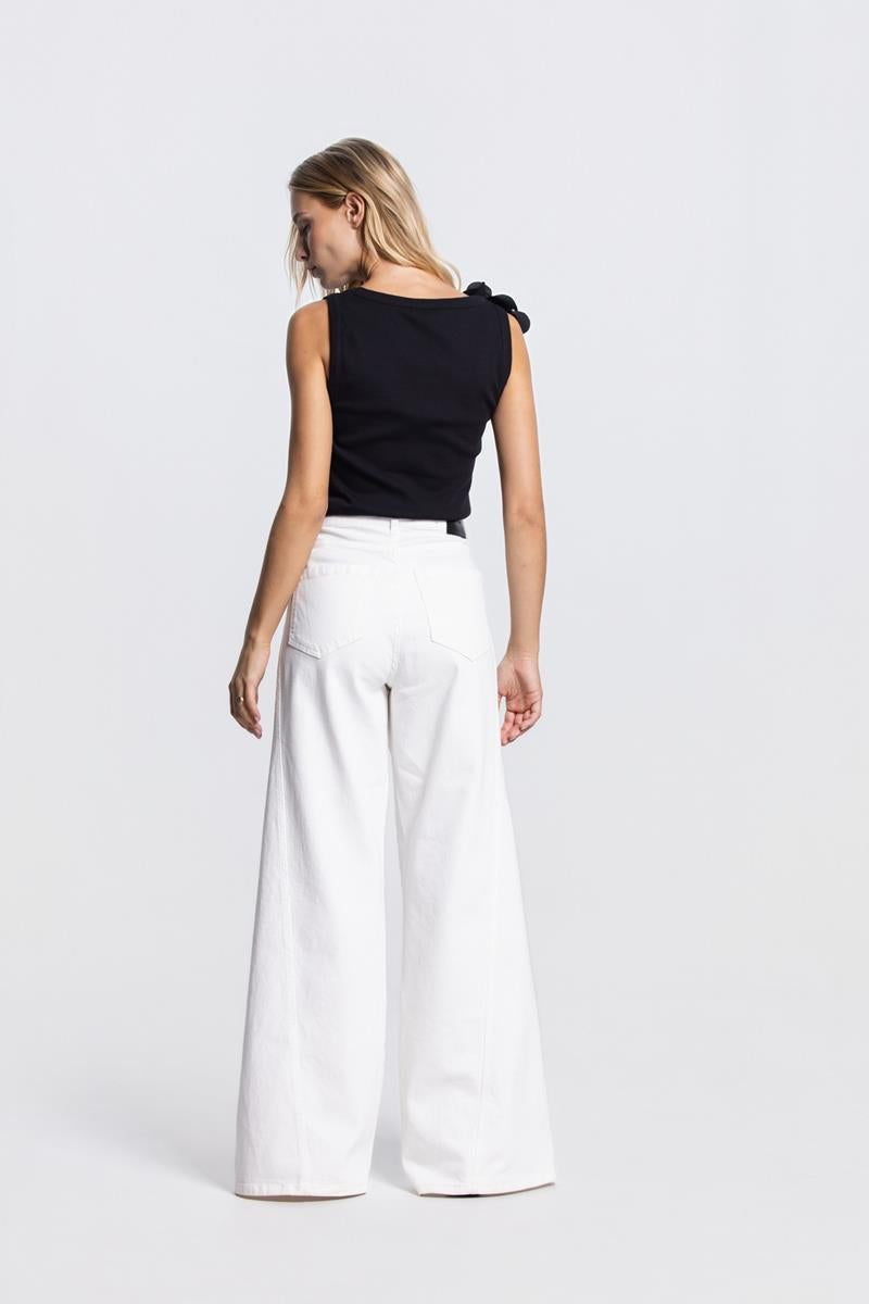 RHODE TOP MET BLOEMDETAIL IN ZWART