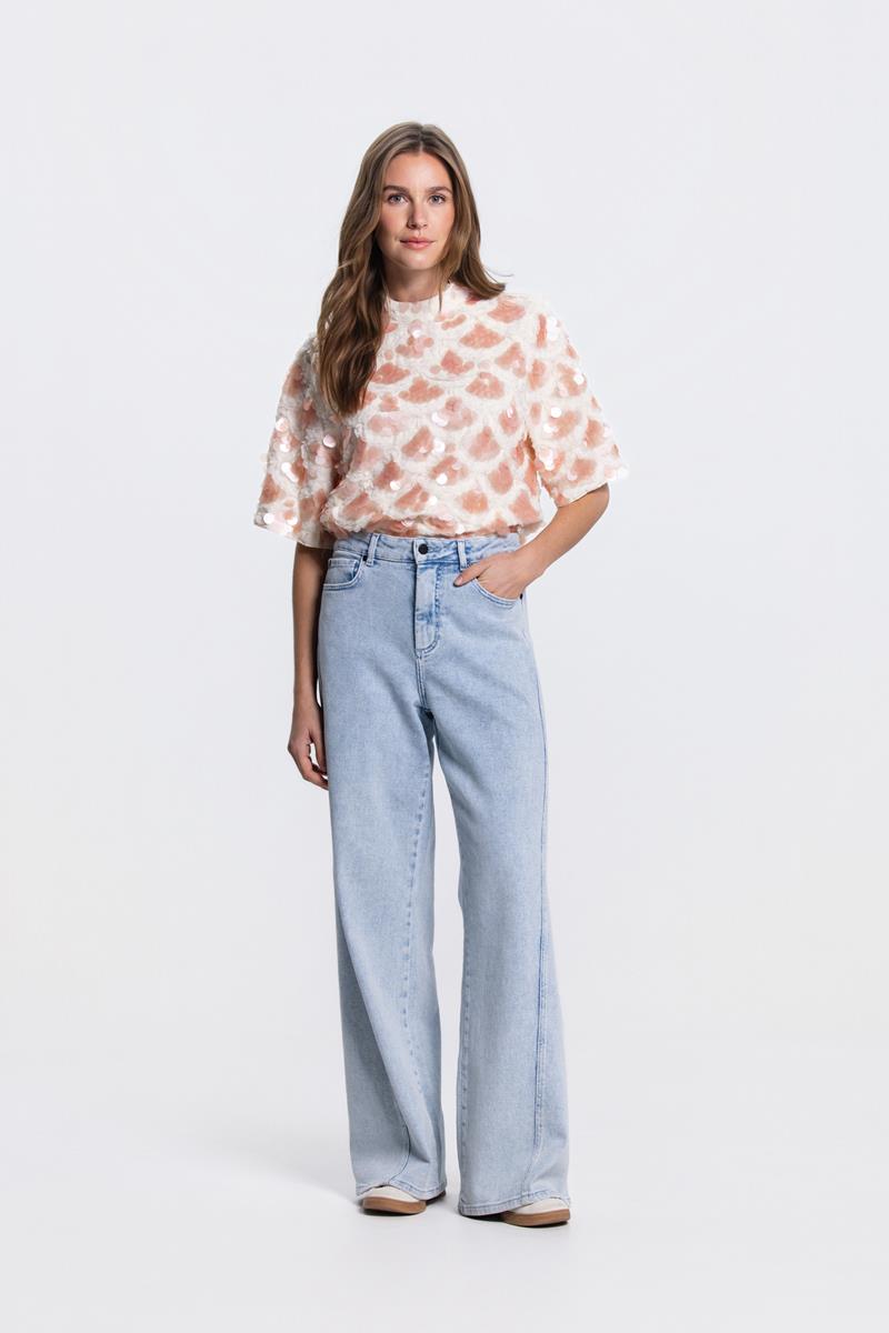 RIAN PAILLETTEN TOP IN WIT & PERZIK