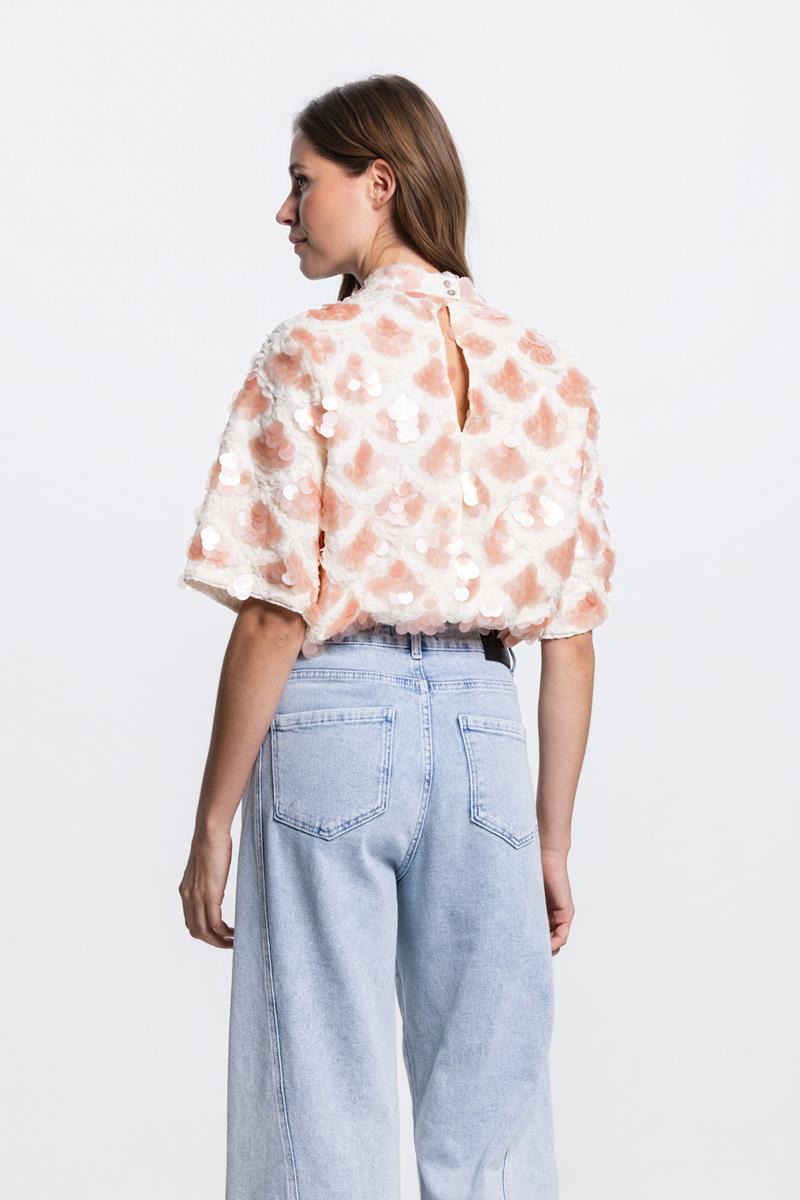 RIAN PAILLETTEN TOP IN WIT & PERZIK