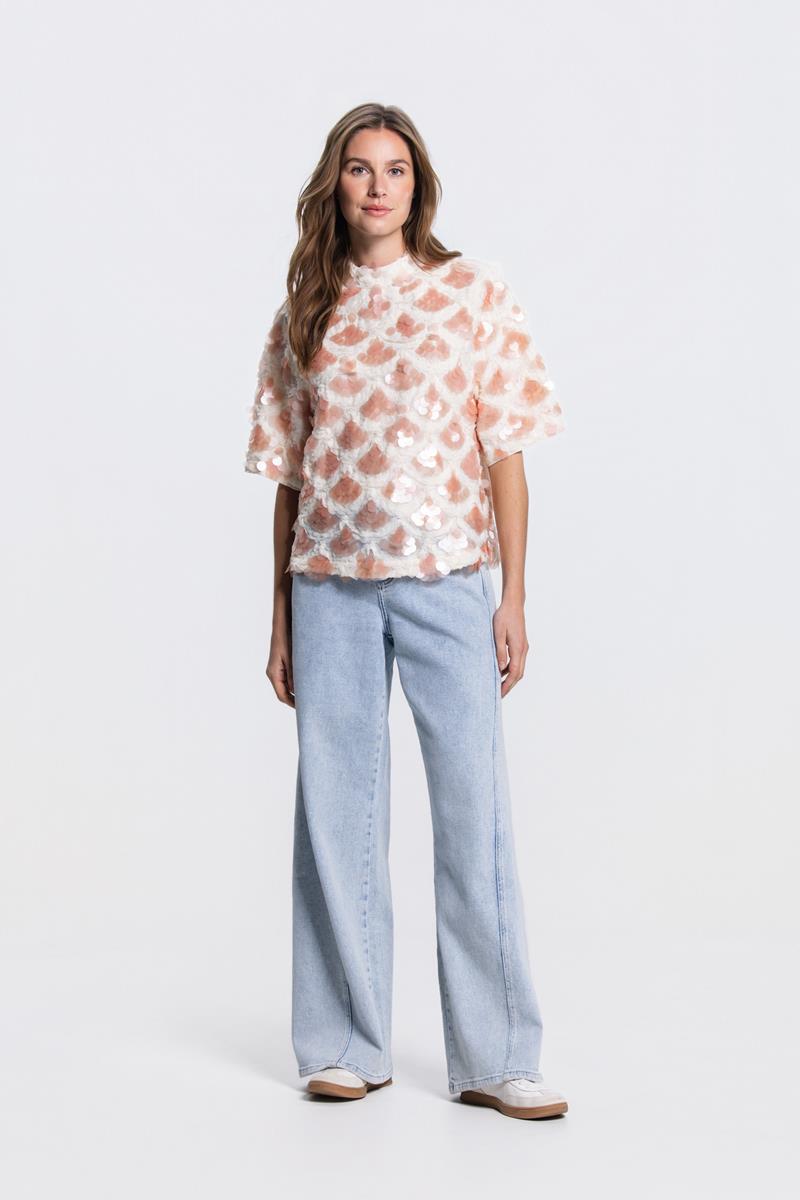RIAN PAILLETTEN TOP IN WIT & PERZIK