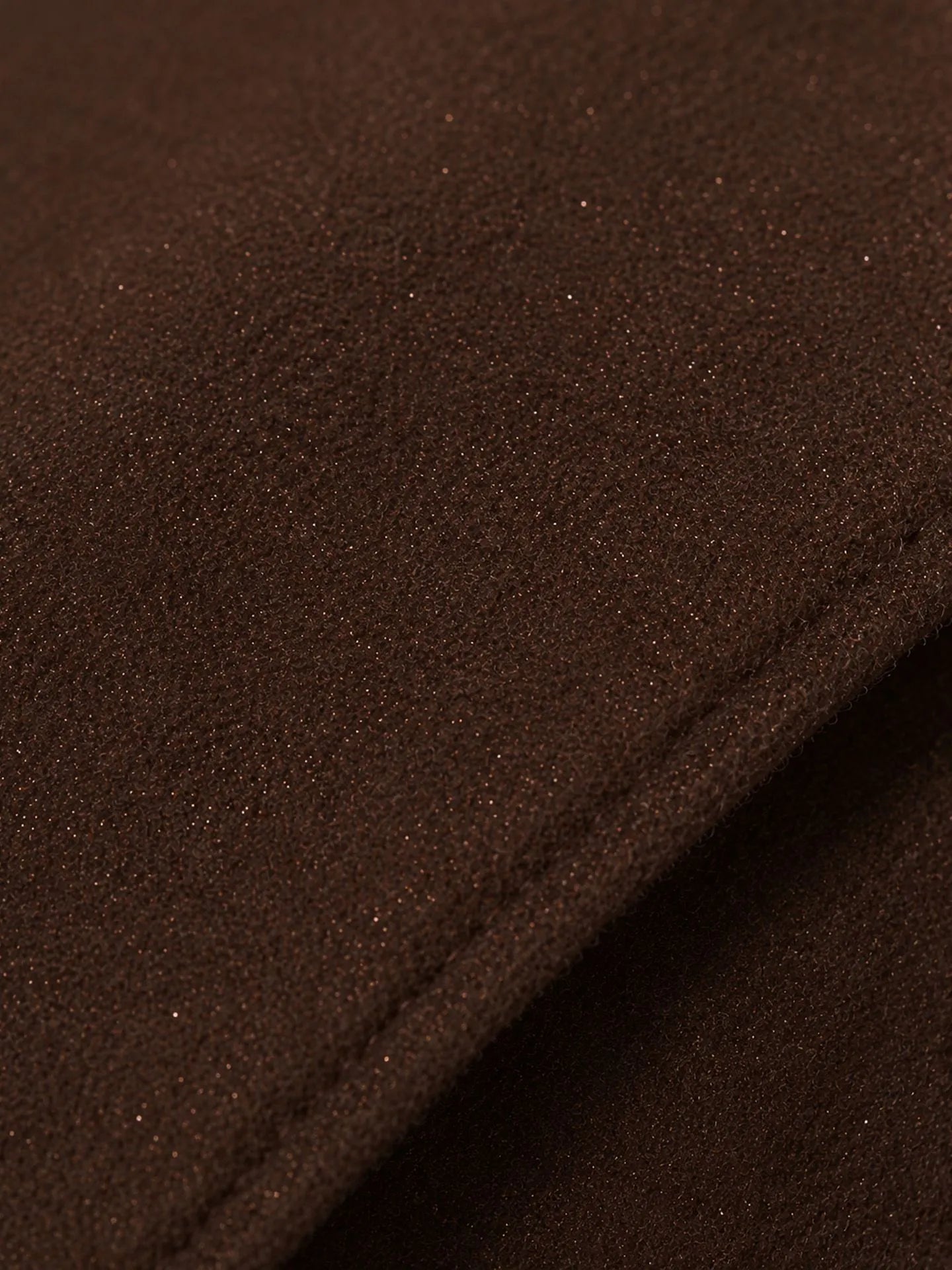 Schoudertas met glanzende finish en kettingriem
